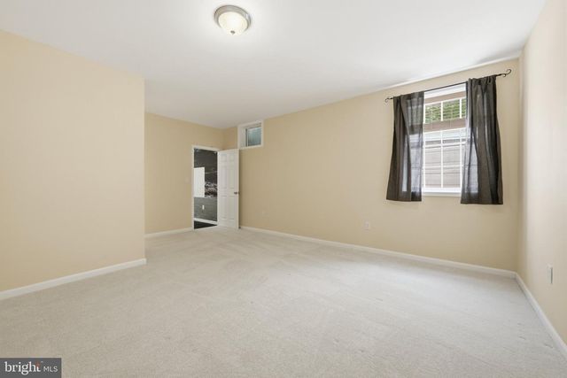 3679 EXPEDITION DR, Triangle, VA 22172