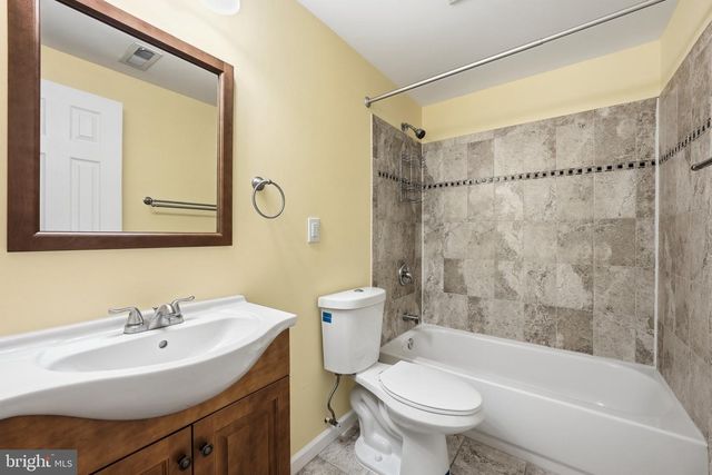 3679 EXPEDITION DR, Triangle, VA 22172