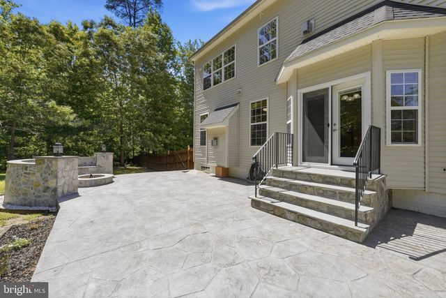 3679 EXPEDITION DR, Triangle, VA 22172