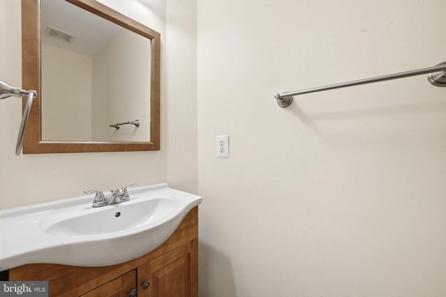 3679 EXPEDITION DR, Triangle, VA 22172