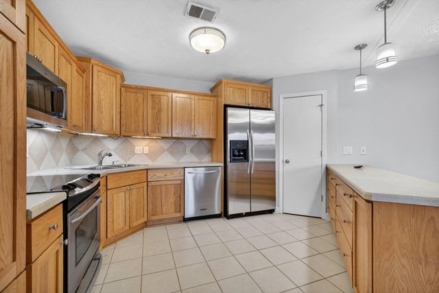4195 Fairview Drive 4, Bettendorf, IA 52722