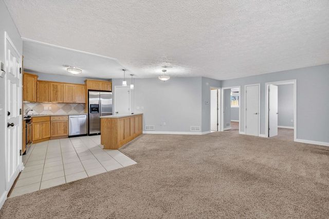 4195 Fairview Drive 4, Bettendorf, IA 52722
