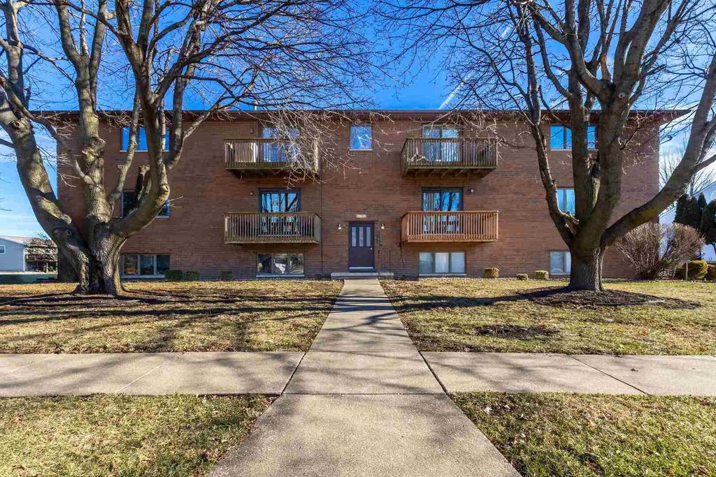 4195 Fairview Drive 4, Bettendorf, IA 52722