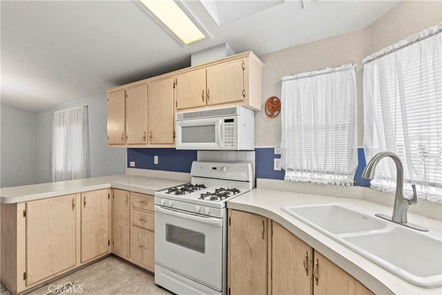 1701 S Thornburg Street 108, Santa Maria, CA 93458