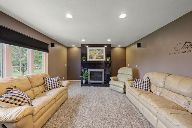 818 SE Walnut Ridge Drive, Waukee, IA 50263