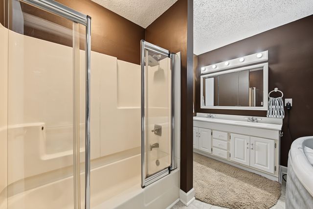 818 SE Walnut Ridge Drive, Waukee, IA 50263