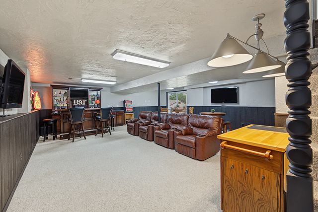 818 SE Walnut Ridge Drive, Waukee, IA 50263