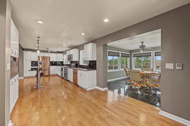 818 SE Walnut Ridge Drive, Waukee, IA 50263