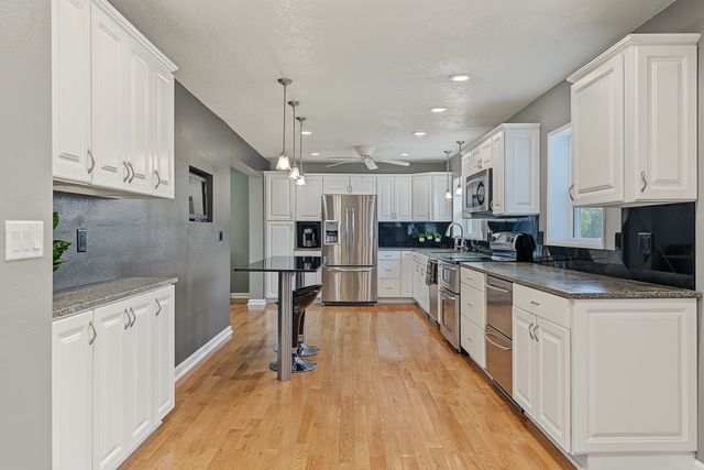 818 SE Walnut Ridge Drive, Waukee, IA 50263