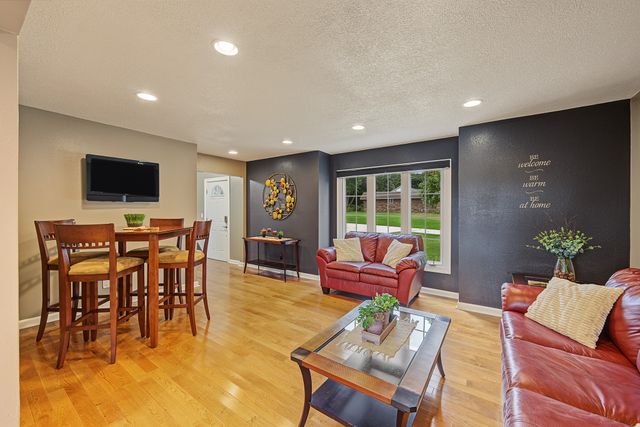818 SE Walnut Ridge Drive, Waukee, IA 50263