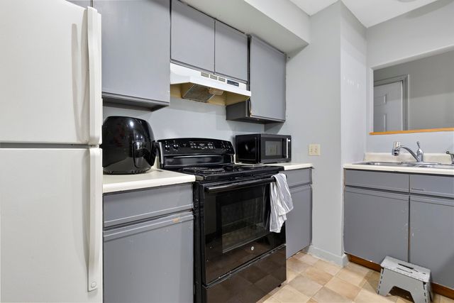 30 Wolf Rd Unit 414, Lebanon, NH 03766