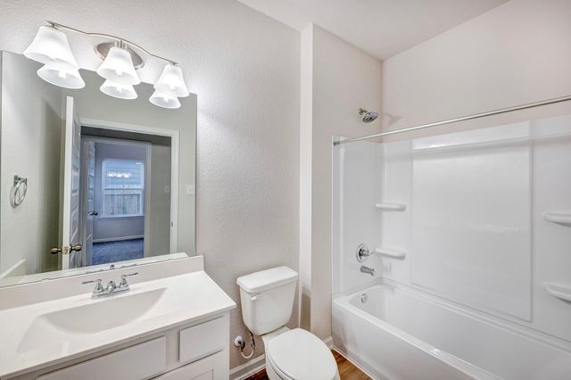 1929 N Riverside Circle, Dayton, TX 77535