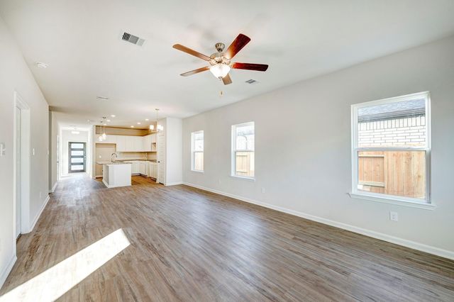 1929 N Riverside Circle, Dayton, TX 77535