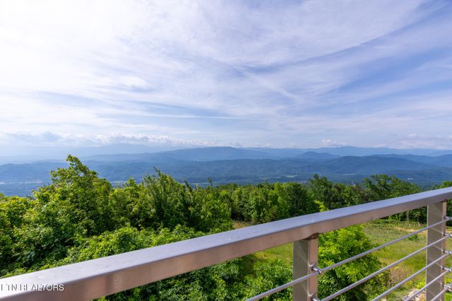 2940 Tower Rd, Sevierville, TN 37876