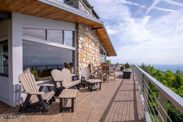 2940 Tower Rd, Sevierville, TN 37876