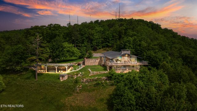 2940 Tower Rd, Sevierville, TN 37876