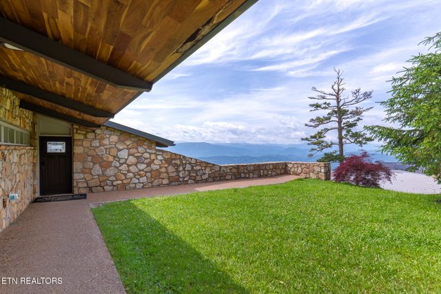 2940 Tower Rd, Sevierville, TN 37876