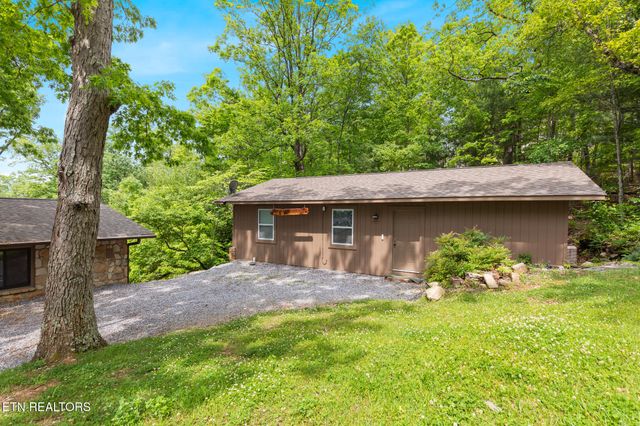 2940 Tower Rd, Sevierville, TN 37876