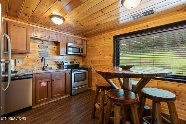 2940 Tower Rd, Sevierville, TN 37876