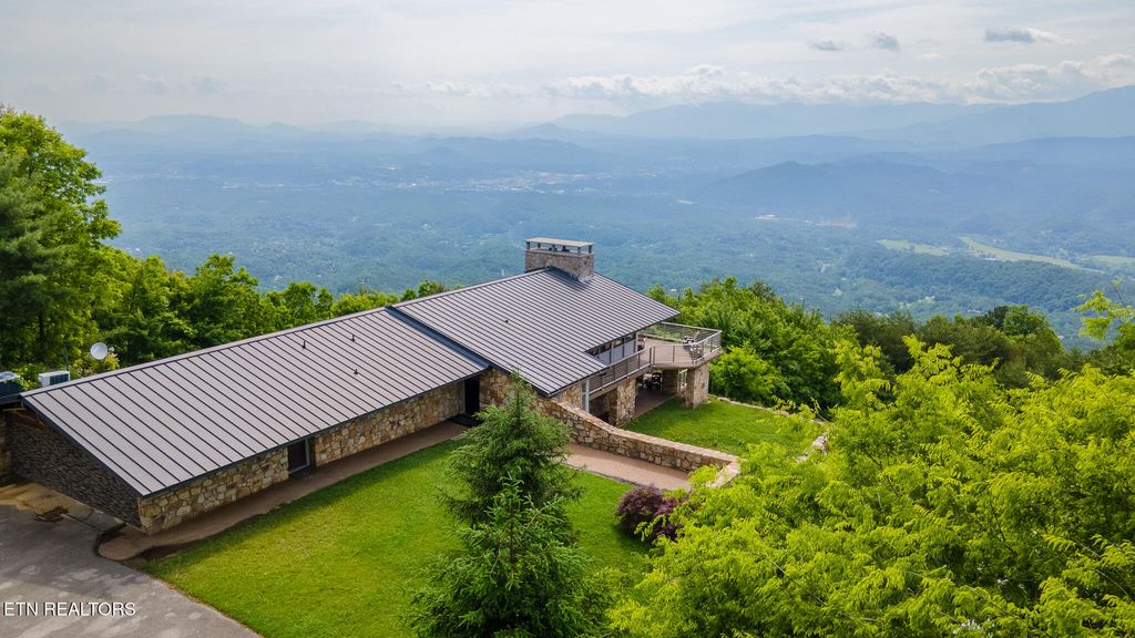 2940 Tower Rd, Sevierville, TN 37876