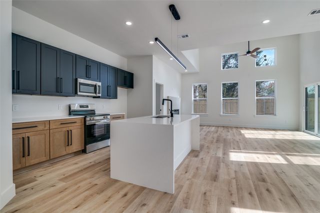 407 Bobbie Street, Dallas, TX 75203