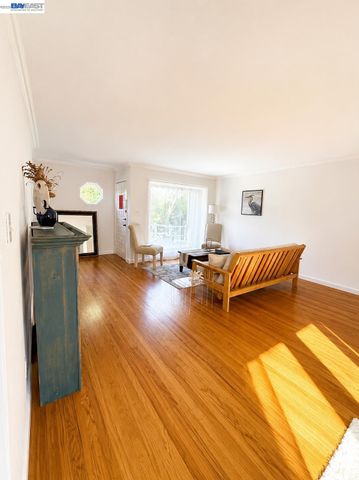 8041 greenly dr, Oakland, CA 94605