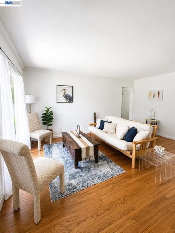 8041 greenly dr, Oakland, CA 94605