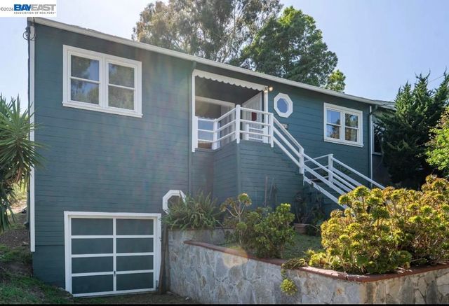 8041 greenly dr, Oakland, CA 94605