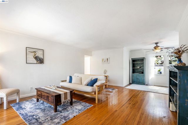 8041 greenly dr, Oakland, CA 94605