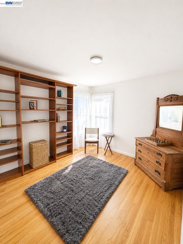 8041 greenly dr, Oakland, CA 94605