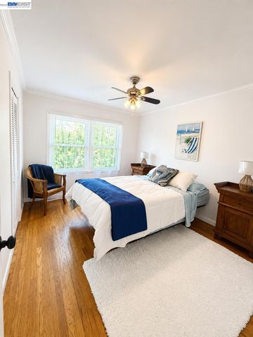 8041 greenly dr, Oakland, CA 94605