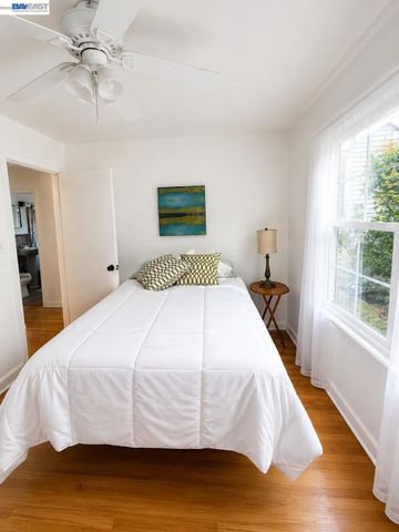 8041 greenly dr, Oakland, CA 94605