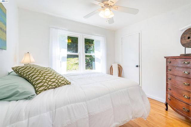 8041 greenly dr, Oakland, CA 94605