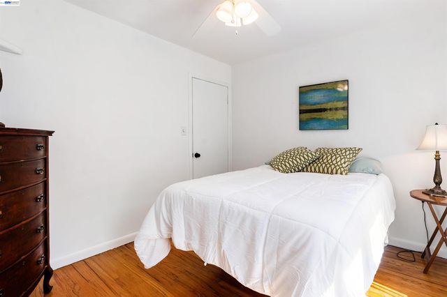 8041 greenly dr, Oakland, CA 94605