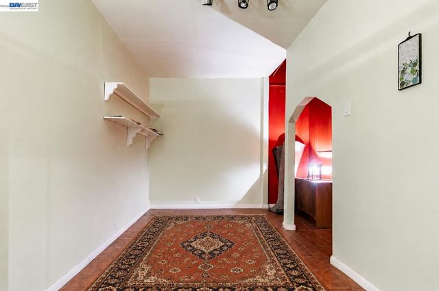 8041 greenly dr, Oakland, CA 94605