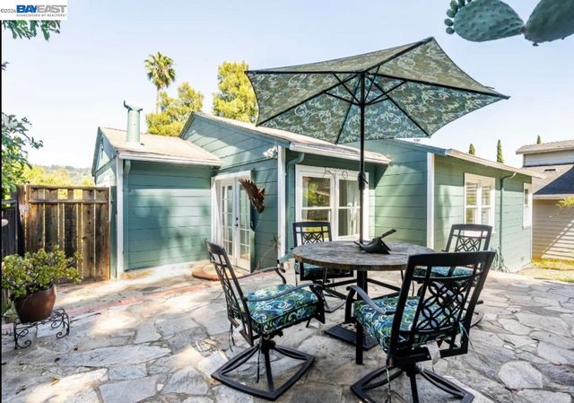 8041 greenly dr, Oakland, CA 94605