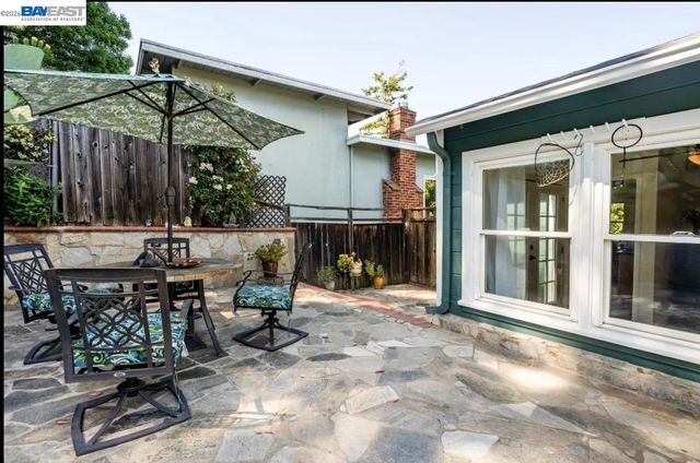 8041 greenly dr, Oakland, CA 94605