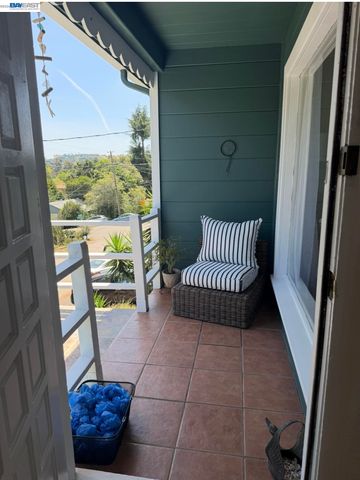 8041 greenly dr, Oakland, CA 94605