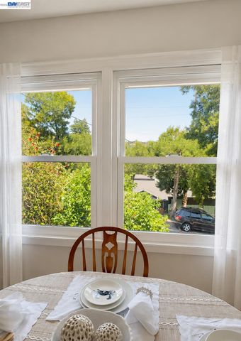 8041 greenly dr, Oakland, CA 94605