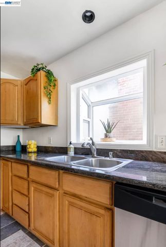 8041 greenly dr, Oakland, CA 94605