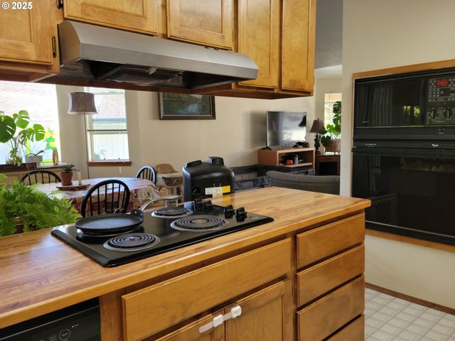 1523 Nw THOMPSON Way, Grants Pass, OR 97526