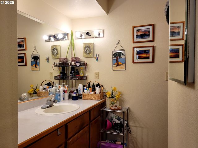 1523 Nw THOMPSON Way, Grants Pass, OR 97526