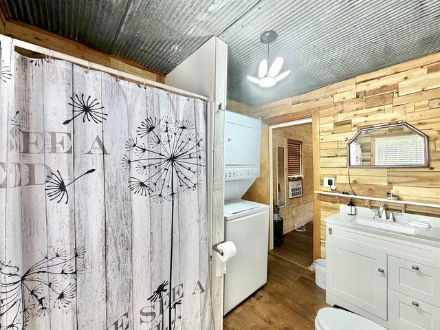 141 Lakeview Avenue, Edgerton, WI 53534