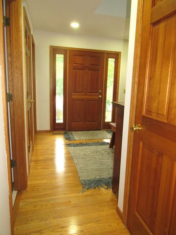 1020 Lake Lucy Road, Chanhassen, MN 55317