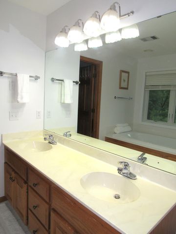 1020 Lake Lucy Road, Chanhassen, MN 55317