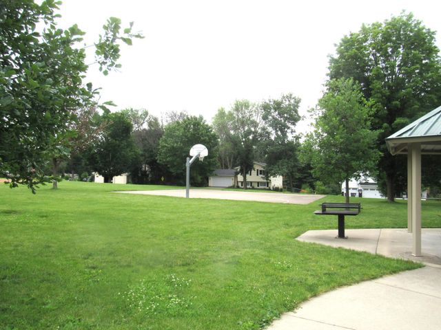 1020 Lake Lucy Road, Chanhassen, MN 55317