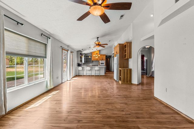 42 Crawford Road, Jarales, NM 87023
