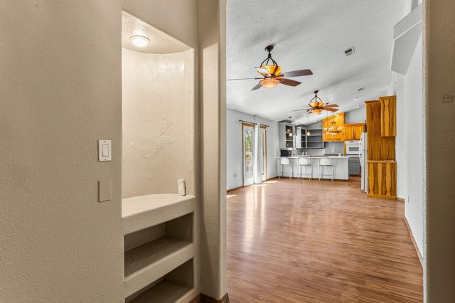 42 Crawford Road, Jarales, NM 87023