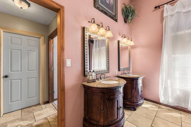 42 Crawford Road, Jarales, NM 87023