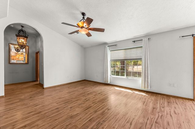 42 Crawford Road, Jarales, NM 87023